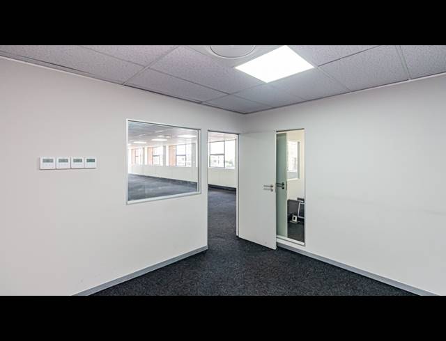 633M² OFFICE TO LET IN FERNDALE